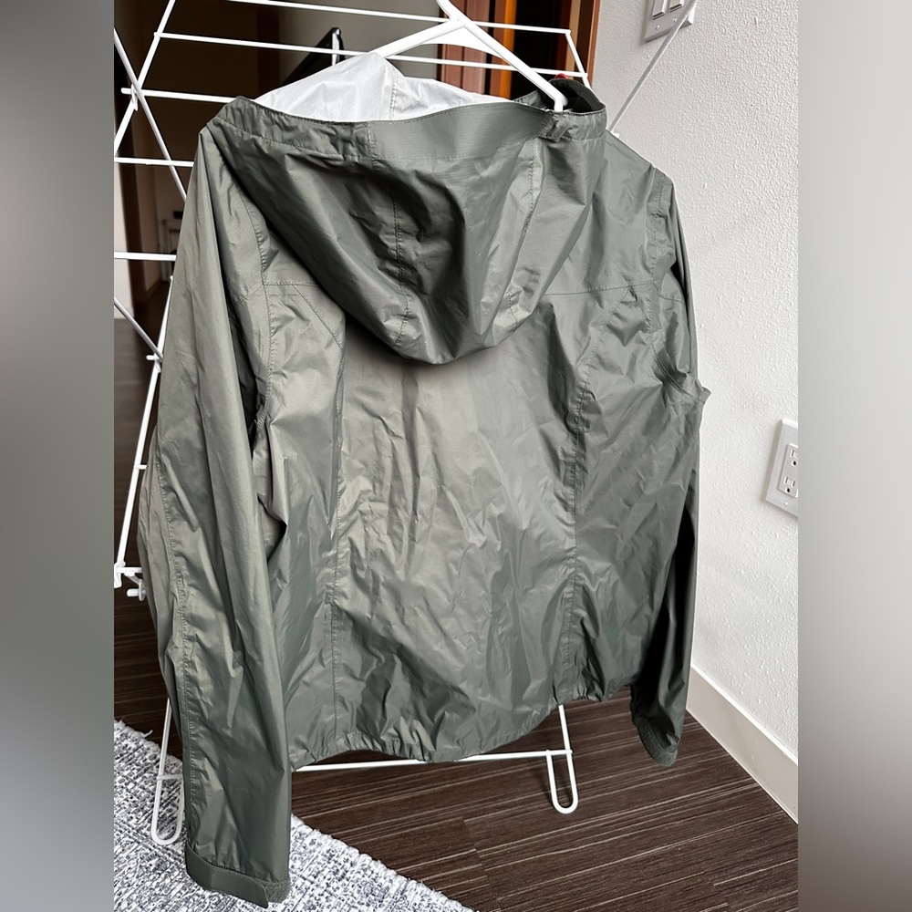 Eddie Bauer weather edge packable rain jacket. Women’s size small, color green - Picture 7 of 9